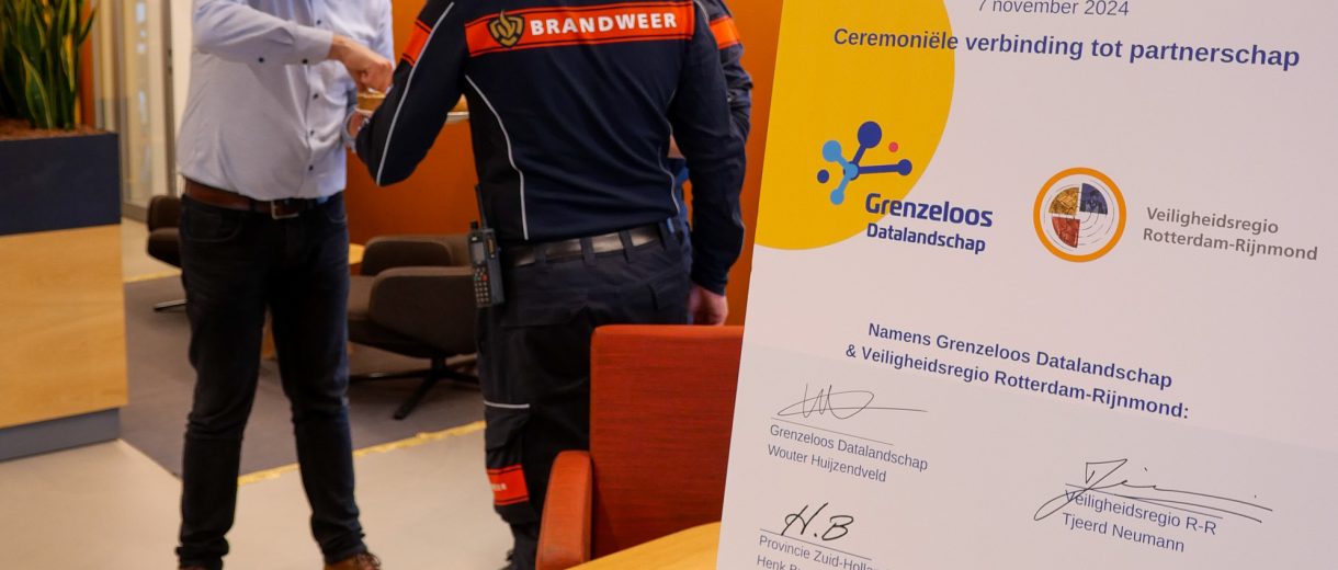Contract partnerschap GDL en VRR. drie mannen staan er achter.